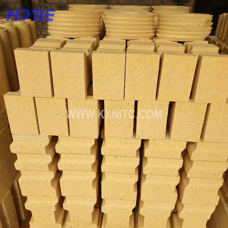 Refractory brick